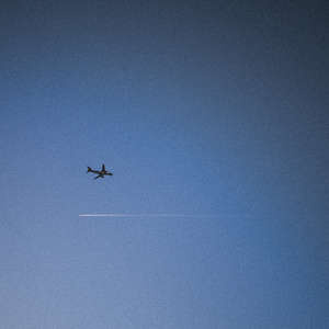 男人吃奶摸下面
